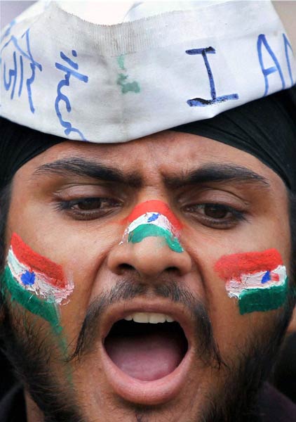 अन्‍ना के अनशन को युवा समर्थन...| अलबेले समर्थक