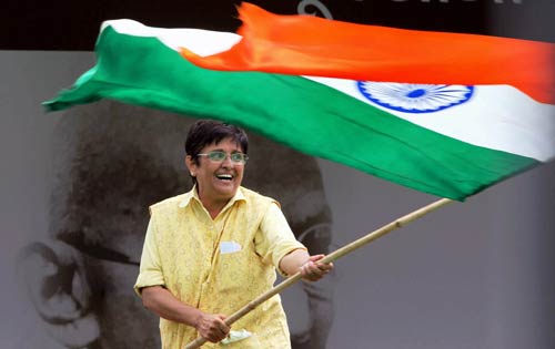 अन्‍ना के अनशन को युवा समर्थन...| अलबेले समर्थक