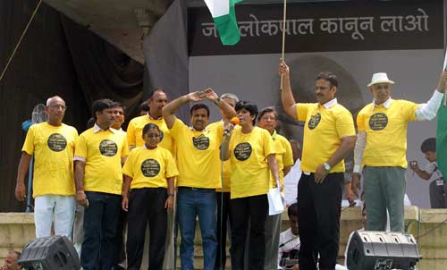 रामलीला मैदान में उमड़ा जनसैलाब... | हर ओर अन्‍ना...