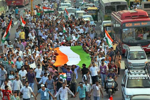 रामलीला मैदान में उमड़ा जनसैलाब... | हर ओर अन्‍ना...