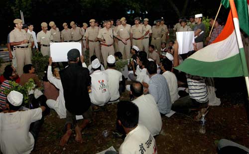 रामलीला मैदान में उमड़ा जनसैलाब... | हर ओर अन्‍ना...