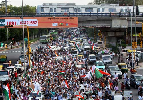 रामलीला मैदान में उमड़ा जनसैलाब... | हर ओर अन्‍ना...