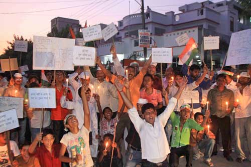 रामलीला मैदान में उमड़ा जनसैलाब... | हर ओर अन्‍ना...