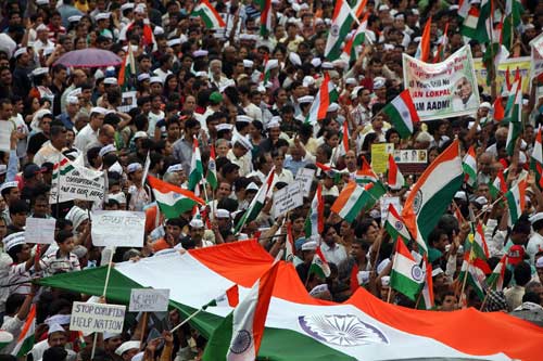 दिल में अन्ना, हर हाथ में तिरंगा | उमड़ा जनसैलाब