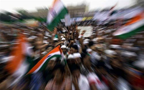 अन्‍ना के अनशन को युवा समर्थन...| अलबेले समर्थक