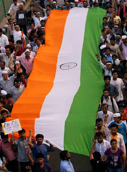 दिल में अन्ना, हर हाथ में तिरंगा | उमड़ा जनसैलाब