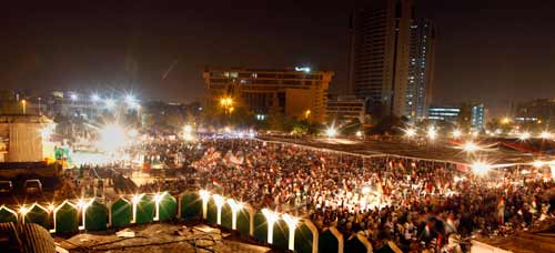 रामलीला मैदान में उमड़ा जनसैलाब... | हर ओर अन्‍ना...