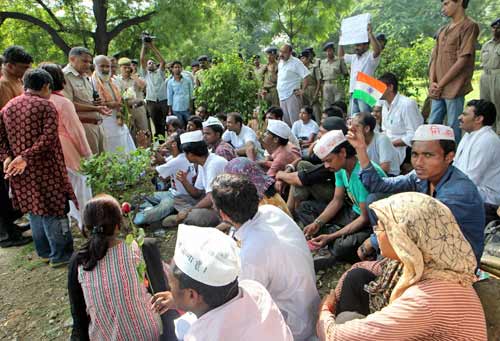 रामलीला मैदान में उमड़ा जनसैलाब... | हर ओर अन्‍ना...