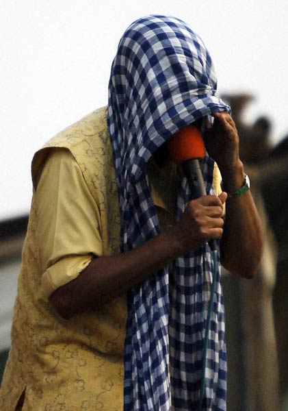 अन्‍ना के अनशन को युवा समर्थन...| अलबेले समर्थक