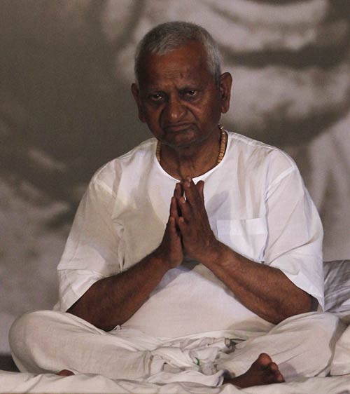 अन्‍ना के अनशन को युवा समर्थन...| अलबेले समर्थक