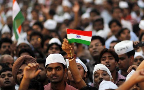 अन्‍ना के अनशन को युवा समर्थन...| अलबेले समर्थक