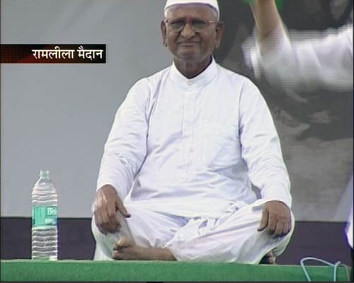 रामलीला मैदान में अन्‍ना 'लीला' । अन्ना के अलबेले समर्थक...