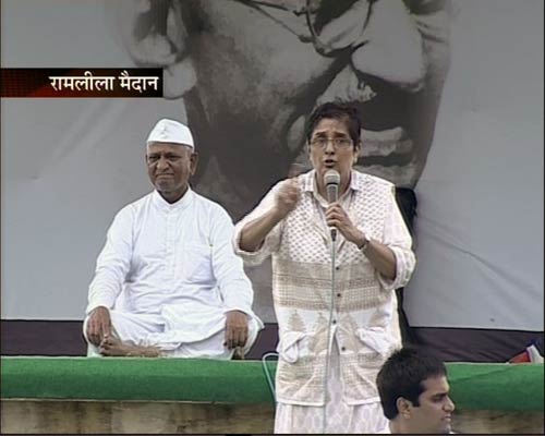 रामलीला मैदान में अन्‍ना 'लीला' । अन्ना के अलबेले समर्थक...