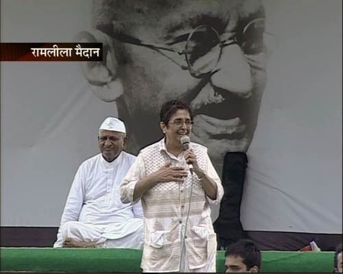 रामलीला मैदान में अन्‍ना 'लीला' । अन्ना के अलबेले समर्थक...