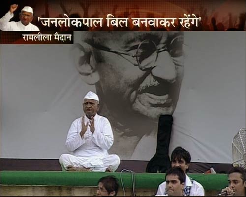 रामलीला मैदान में अन्‍ना 'लीला' । अन्ना के अलबेले समर्थक...