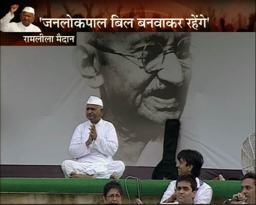 रामलीला मैदान में अन्‍ना 'लीला' । अन्ना के अलबेले समर्थक...