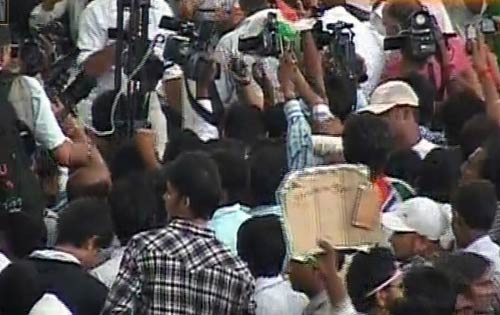 रामलीला मैदान में अन्‍ना 'लीला' । अन्ना के अलबेले समर्थक...