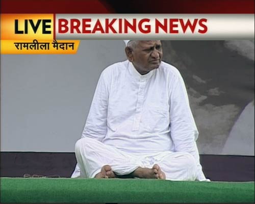 रामलीला मैदान में अन्‍ना 'लीला' । अन्ना के अलबेले समर्थक...