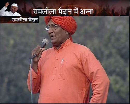 रामलीला मैदान में अन्‍ना 'लीला' । अन्ना के अलबेले समर्थक...