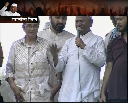 रामलीला मैदान में अन्‍ना 'लीला' । अन्ना के अलबेले समर्थक...