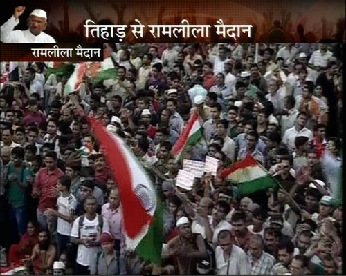 रामलीला मैदान में अन्‍ना 'लीला' । अन्ना के अलबेले समर्थक...