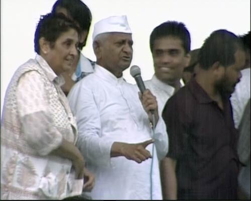 रामलीला मैदान में अन्‍ना 'लीला' । अन्ना के अलबेले समर्थक...