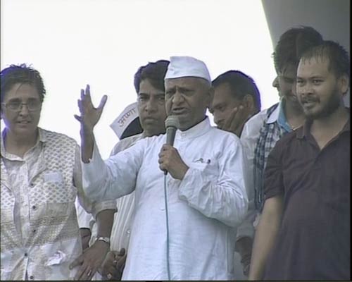 रामलीला मैदान में अन्‍ना 'लीला' । अन्ना के अलबेले समर्थक...