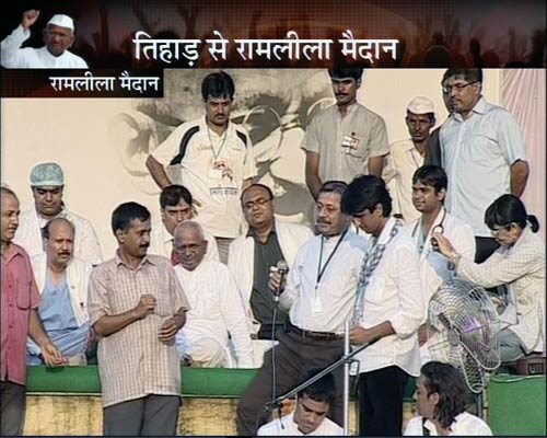 रामलीला मैदान में अन्‍ना 'लीला' । अन्ना के अलबेले समर्थक...