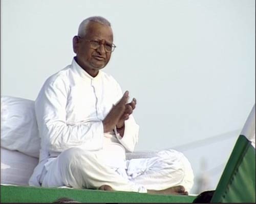 रामलीला मैदान में अन्‍ना 'लीला' । अन्ना के अलबेले समर्थक...