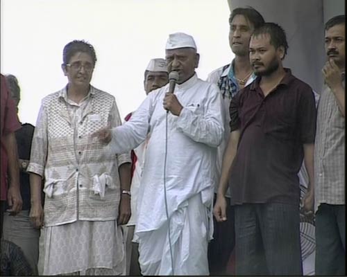 रामलीला मैदान में अन्‍ना 'लीला' । अन्ना के अलबेले समर्थक...