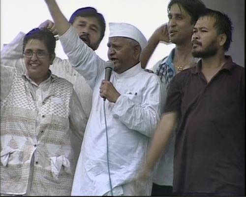 रामलीला मैदान में अन्‍ना 'लीला' । अन्ना के अलबेले समर्थक...