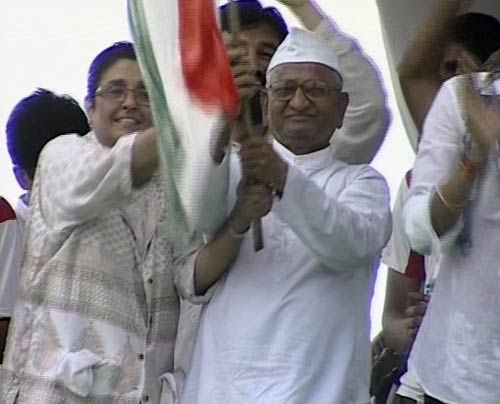 रामलीला मैदान में अन्‍ना 'लीला' । अन्ना के अलबेले समर्थक...