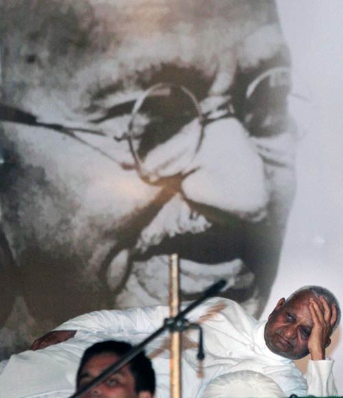 रामलीला मैदान में अन्‍ना 'लीला' । अन्ना के अलबेले समर्थक...