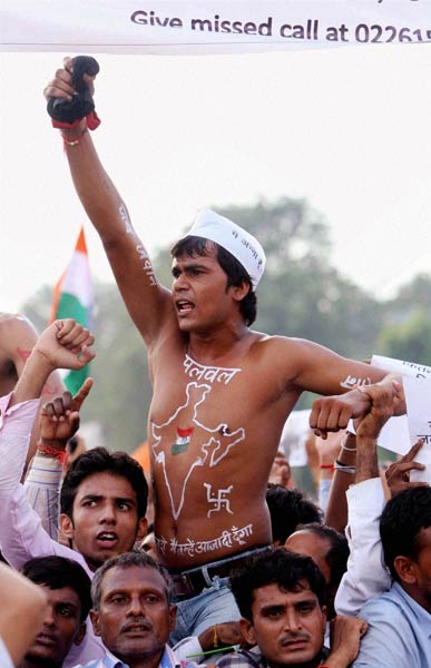 रामलीला मैदान में अन्‍ना 'लीला' । अन्ना के अलबेले समर्थक...