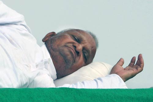 रामलीला मैदान में अन्‍ना 'लीला' । अन्ना के अलबेले समर्थक...