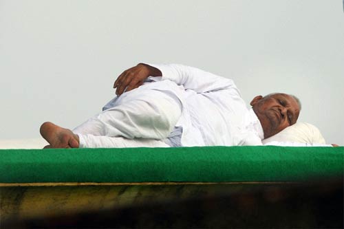 रामलीला मैदान में अन्‍ना 'लीला' । अन्ना के अलबेले समर्थक...