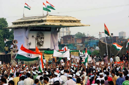 रामलीला मैदान में अन्‍ना 'लीला' । अन्ना के अलबेले समर्थक...