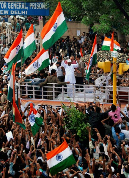 रामलीला मैदान में अन्‍ना 'लीला' । अन्ना के अलबेले समर्थक...