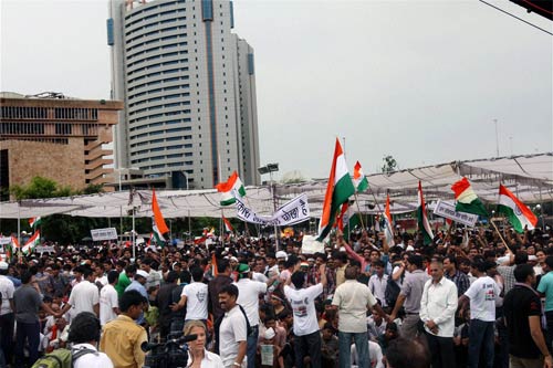 रामलीला मैदान में अन्‍ना 'लीला' । अन्ना के अलबेले समर्थक...