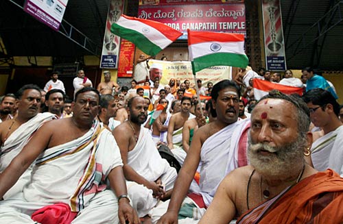 पीएम निवास पर अन्‍ना समर्थकों का प्रदर्शन...| हिल गई सरकार