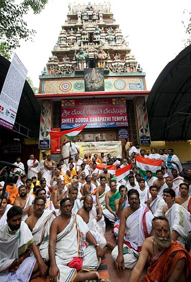 पीएम निवास पर अन्‍ना समर्थकों का प्रदर्शन...| हिल गई सरकार