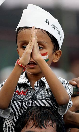 पीएम निवास पर अन्‍ना समर्थकों का प्रदर्शन...| हिल गई सरकार