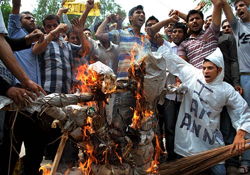 पीएम निवास पर अन्‍ना समर्थकों का प्रदर्शन...| हिल गई सरकार