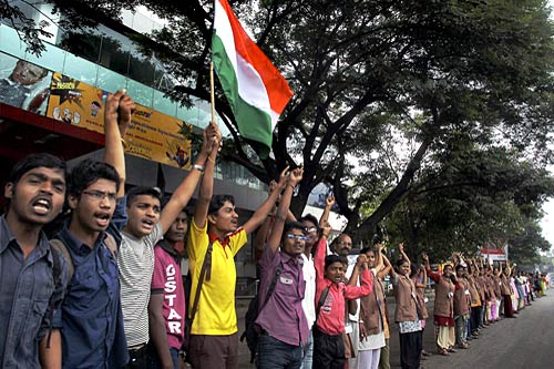 पीएम निवास पर अन्‍ना समर्थकों का प्रदर्शन...| हिल गई सरकार