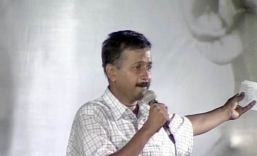 रामलीला मैदान में उमड़ा जनसैलाब... | हर ओर अन्‍ना...