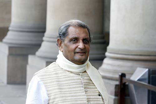 नेताओं के घरों पर अन्‍ना समर्थकों का प्रदर्शन | हर ओर अन्‍ना...