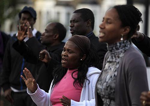 12 अगस्‍त 2011: तस्‍वीरों में देखें दिनभर की बड़ी खबरें | पढ़ें