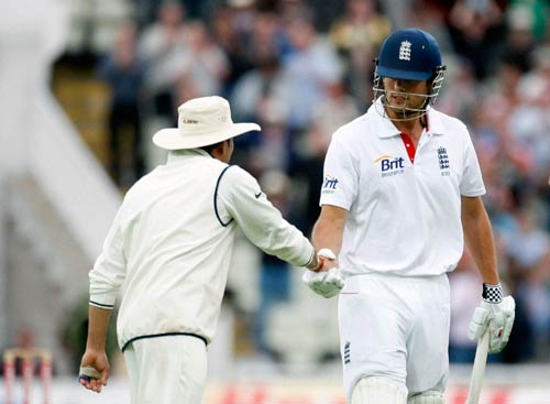 कुक ने टीम इंडिया को बैकफुट पर धकेला