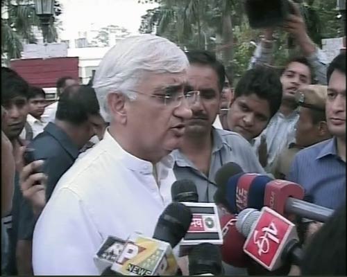 नेताओं का रवैया और अन्‍ना का आंदोलन...| हर ओर अन्‍ना