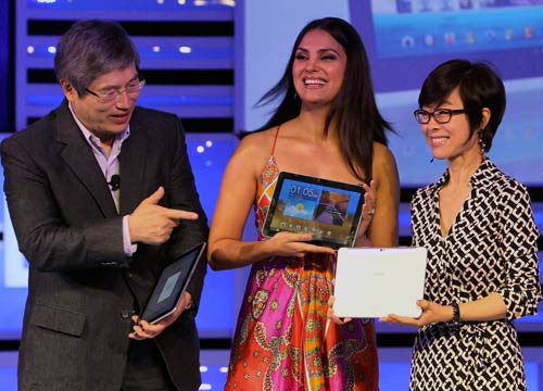 लारा दत्ता ने लॉन्‍च किया सैमसंग का नया गैलेक्‍सी टैब